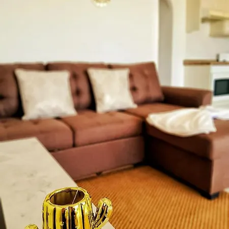 Flamingo Apartment *